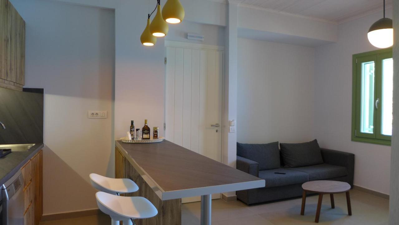Caltabania Suites Áyios Nikítas Exterior foto